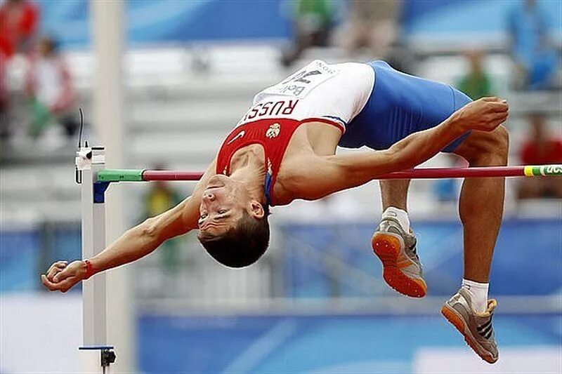 Многоборье атлетов. Легкая атлетика спортивная многоборье. Многоборье атлетов. Десятиборье в легкой атлетике у мужчин. Десятиборье в легкой атлетике.