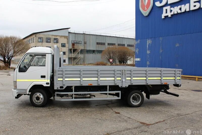 Грузовик JBC sy1060. Isuzu 5 тонник бортовой. Грузовик Исузу борт 6 метров. JBC грузовик 5 тонн. Бортовой грузовик 5 тонн