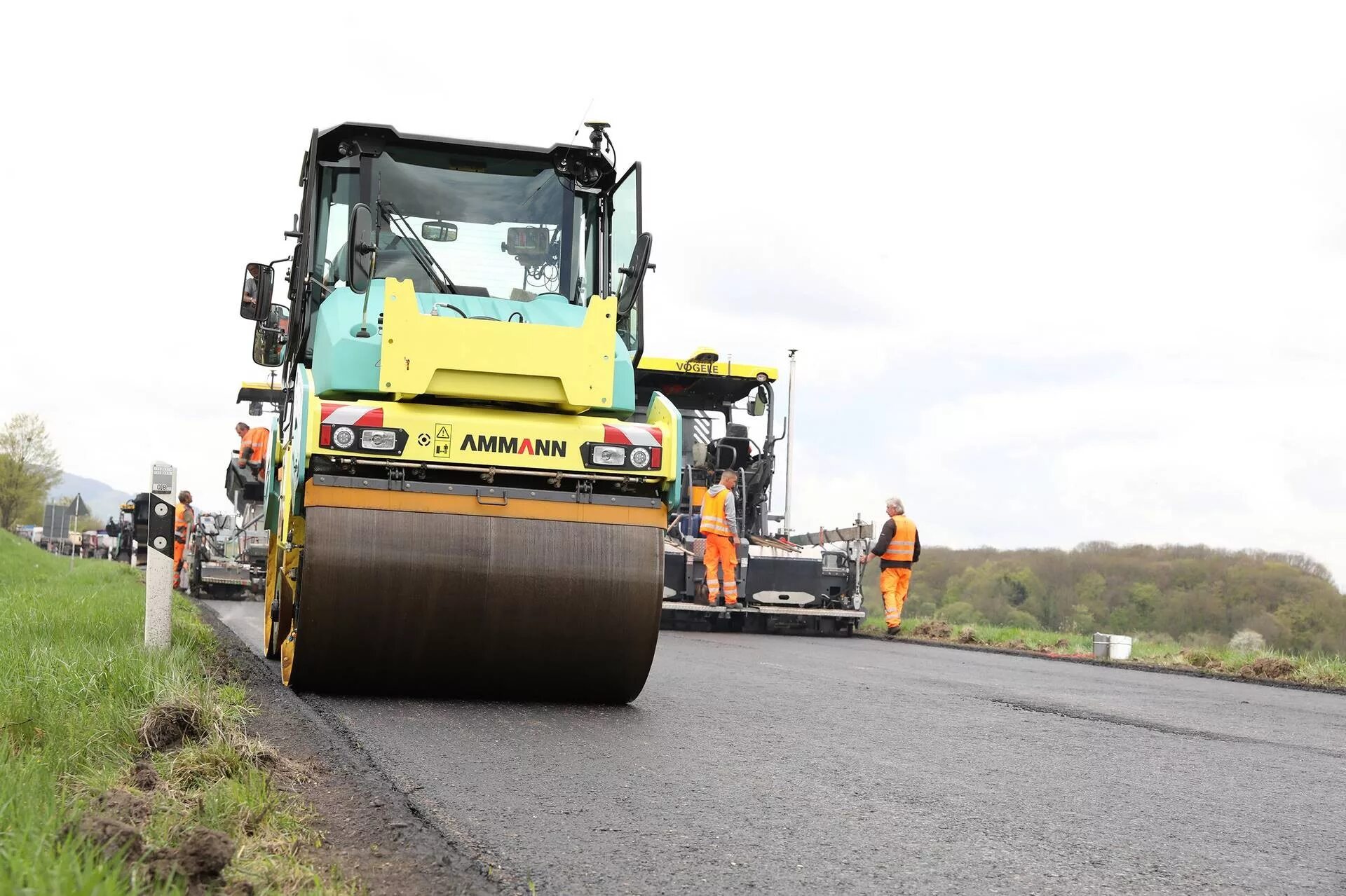 Дорожная техника. Дорожно-строительная техника. Дорожное строительство. Реконструкция автомобильной дороги. Укладчик асфальтобетона s750.