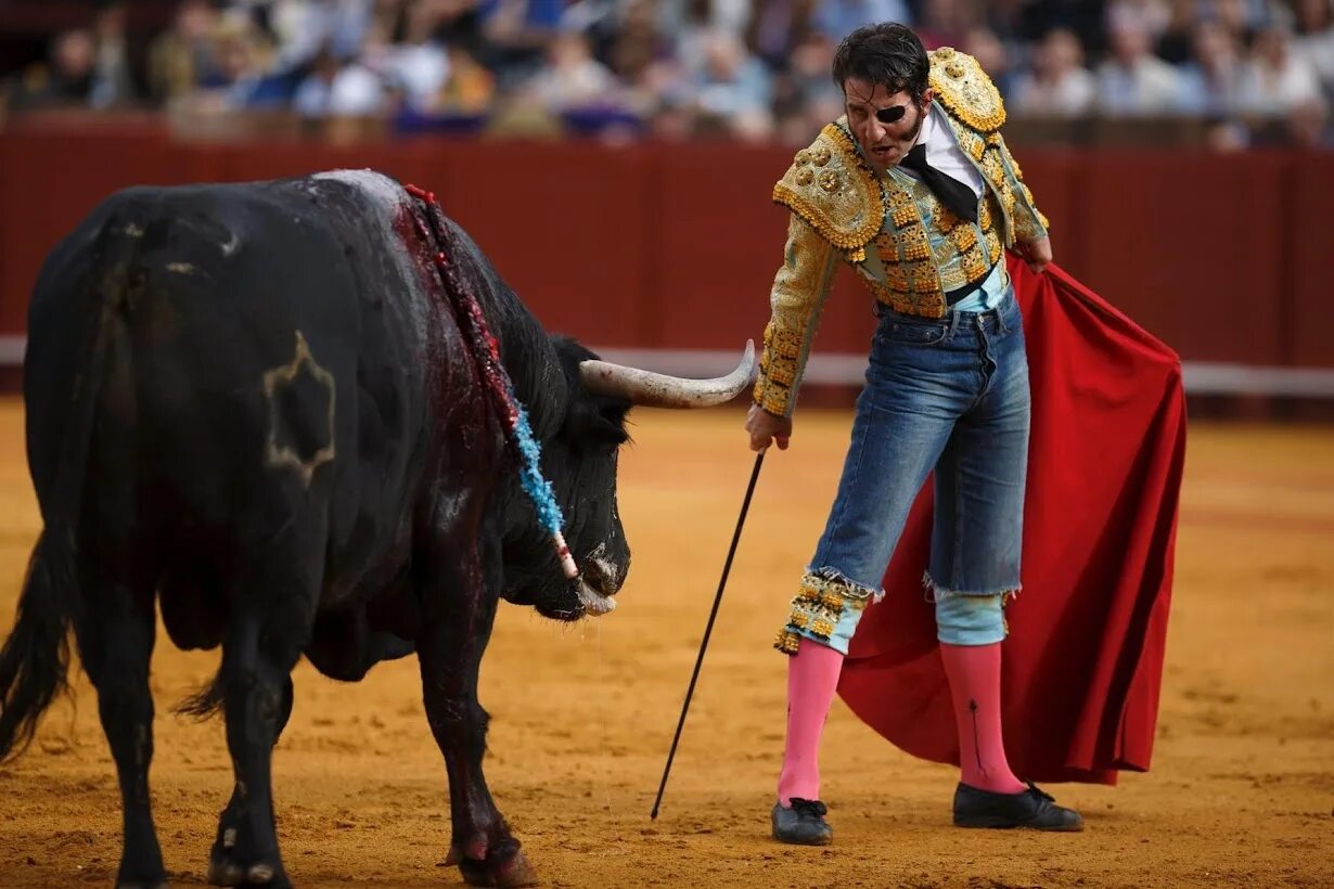 Тореадор, матадор, пикадор. Матадор коррида испания коррида. Тореадор. Матадор коррида испания коррида. Коррида в испании матадор.