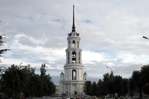 Над колокольней