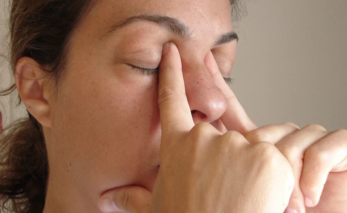 анатомия глаза слезный мешок. нажми глаза. гимнастика для глаз для восстановления зрения детям. глаза на прозрачном фоне. слезы эстетика.