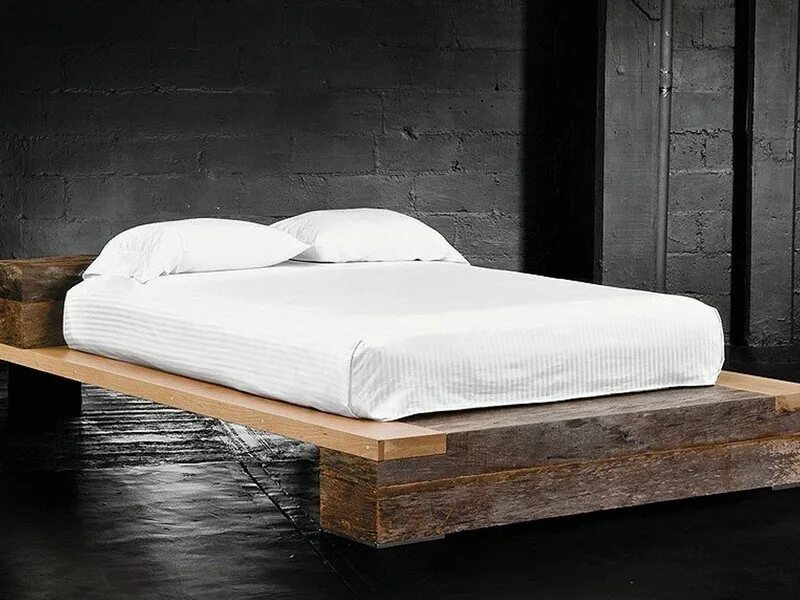 Нестандартные кровати. Кровать Кинг сайз лофт. Кинг сайз кровать в стиле лофт. Кровати Кинг сайз 200х200. Кровать куин сайз это.