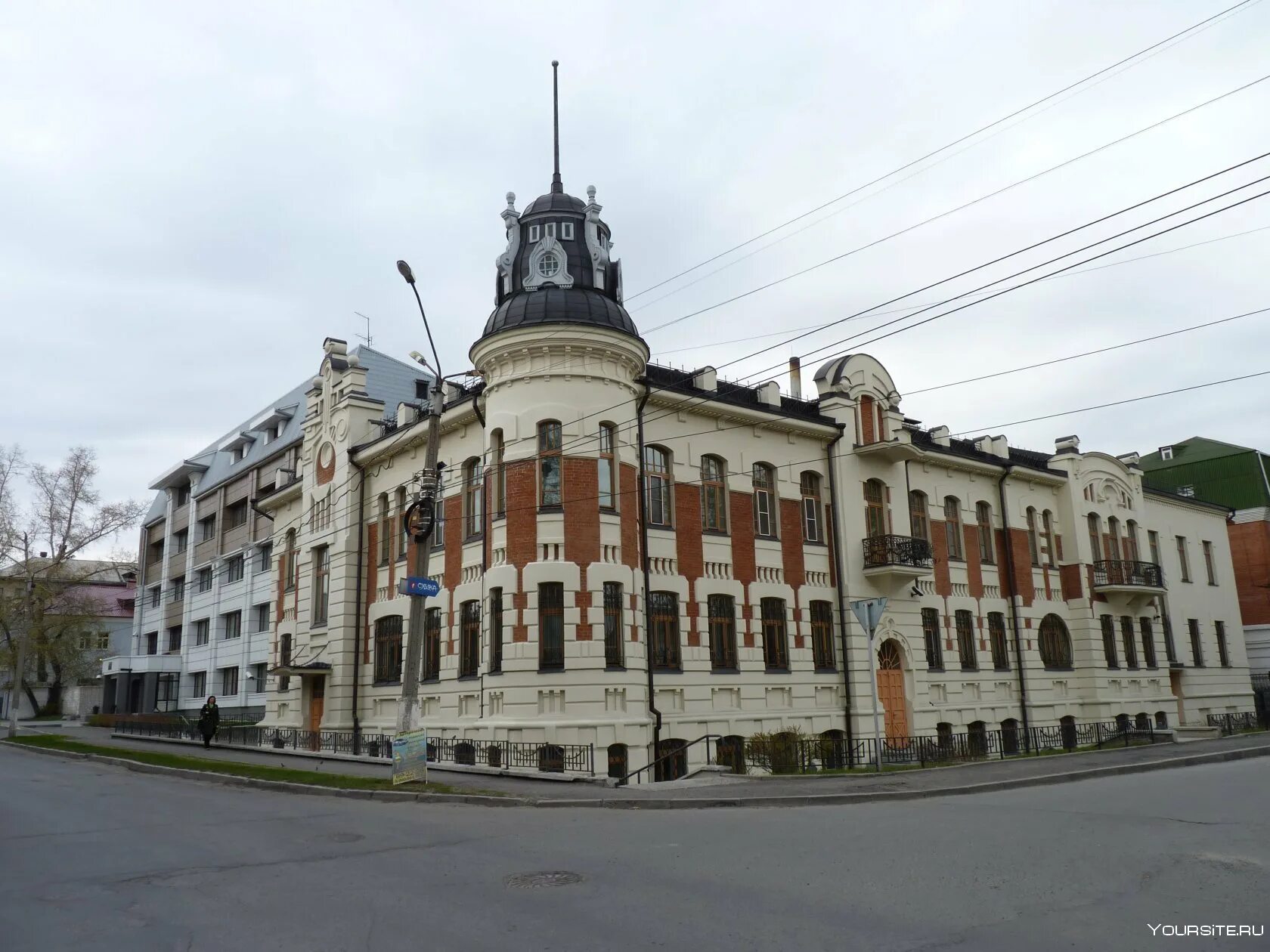 Барнаул ул толстого. Дом купца Яковлева и Полякова в Барнауле. Дом Яковлева и Полякова достопримечательности Барнаула. Дом Купцов Яковлева и Полякова. Особняк купца Яковлева Барнаул.