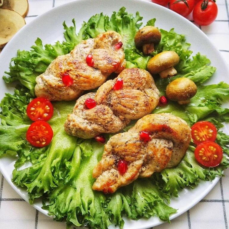 Оригинальное горячее на новый. Новогодние мясные блюда на сковороде. Горячие блюда на новогодний стол 2021. Мясная косичка