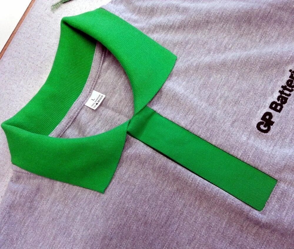 Обработка застежки втачной планкой. Цельнокроенная планка поло. Платье с планкой на пуговицах. Блузка без воротника женская. Планка застежка поло мк.