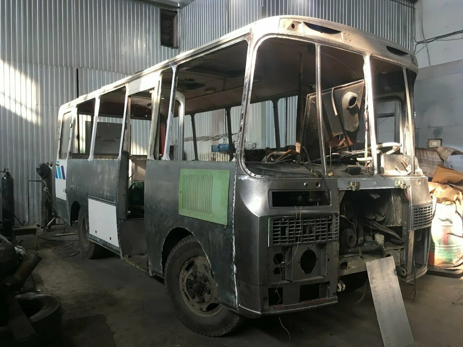 Разбираю паз. Паз 3205 капремонт. кузов паз 3205. каркас кузова паз 3205. перекраски паз 3205.