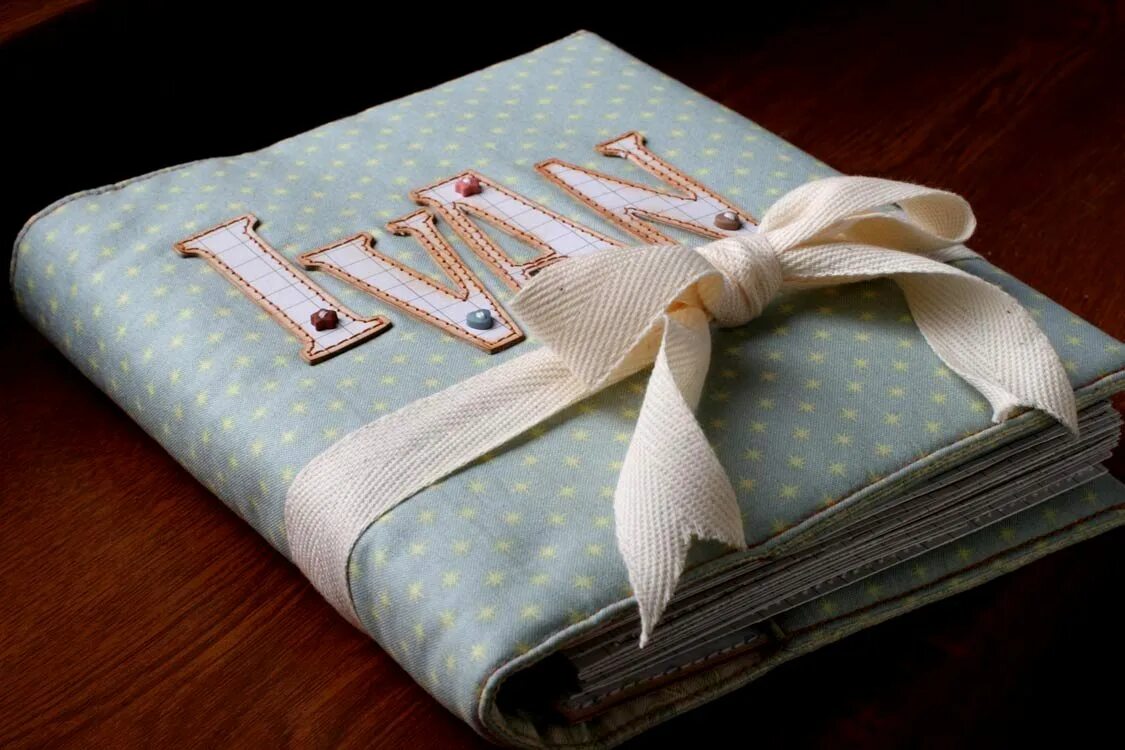 украшения для фотоальбома. детские альбомы скрапбукинг. оригинальные фотоальбомы. самодельные альбомы для фотографий своими руками. свадебный альбом скрапбукинг.