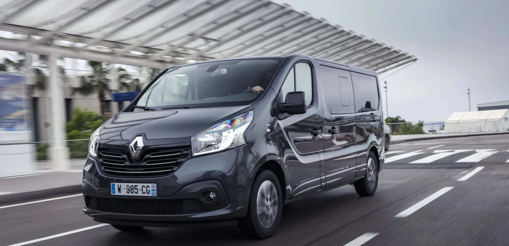 Фото трафик. Renault Trafic SPACECLASS. Рено трафик 2017. Рено трафик Пассенджер. Renault Trafic III 2020.