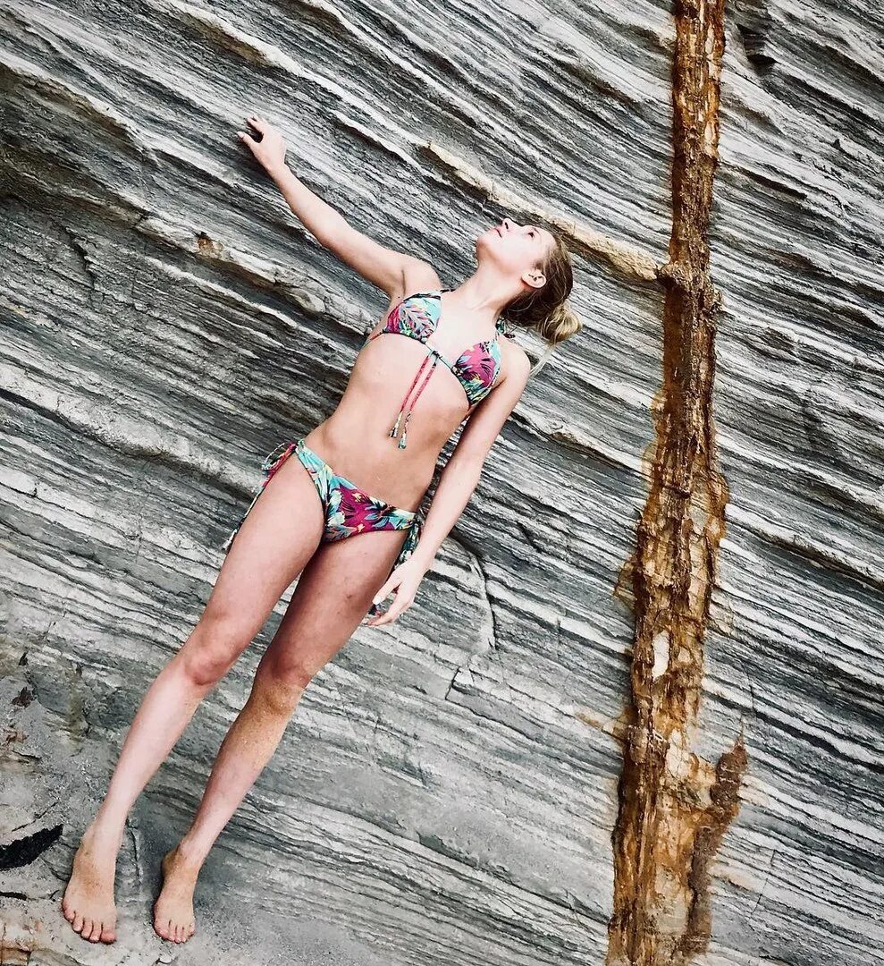 Александровская биография. Александровская уиндзор. Современная девушка. Александровская э. Харли уиндзор фигурист.