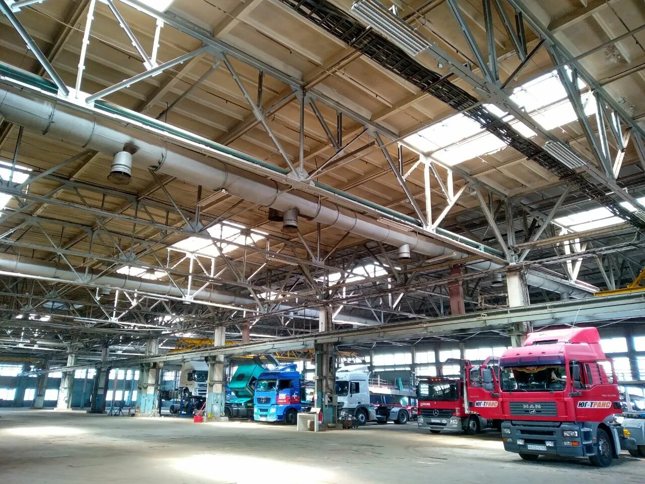 грузоперевозки. скания р 420 автовоз. камаз 5490 с прицепом. много грузовиков. ремонт грузовых автомобилей в тольятти.