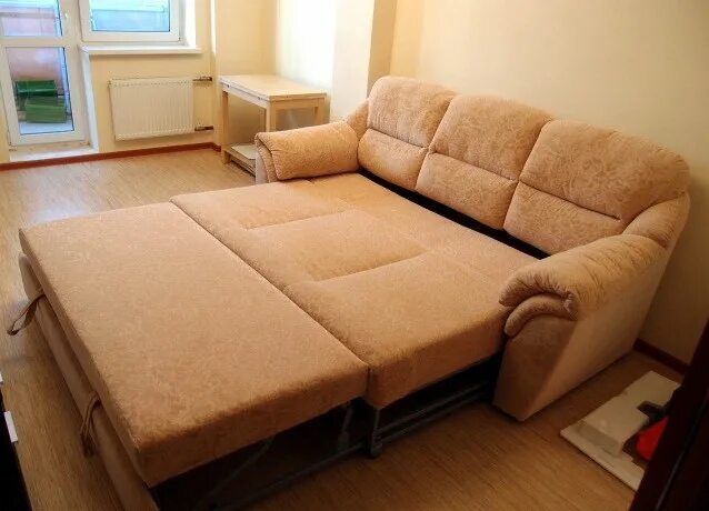 Угловой диван не в углу комнаты. Как правильно установить диван. Мт-3-366 механизм трансформации замок. Расстановка мебели в комнате. Диван в гостиную.