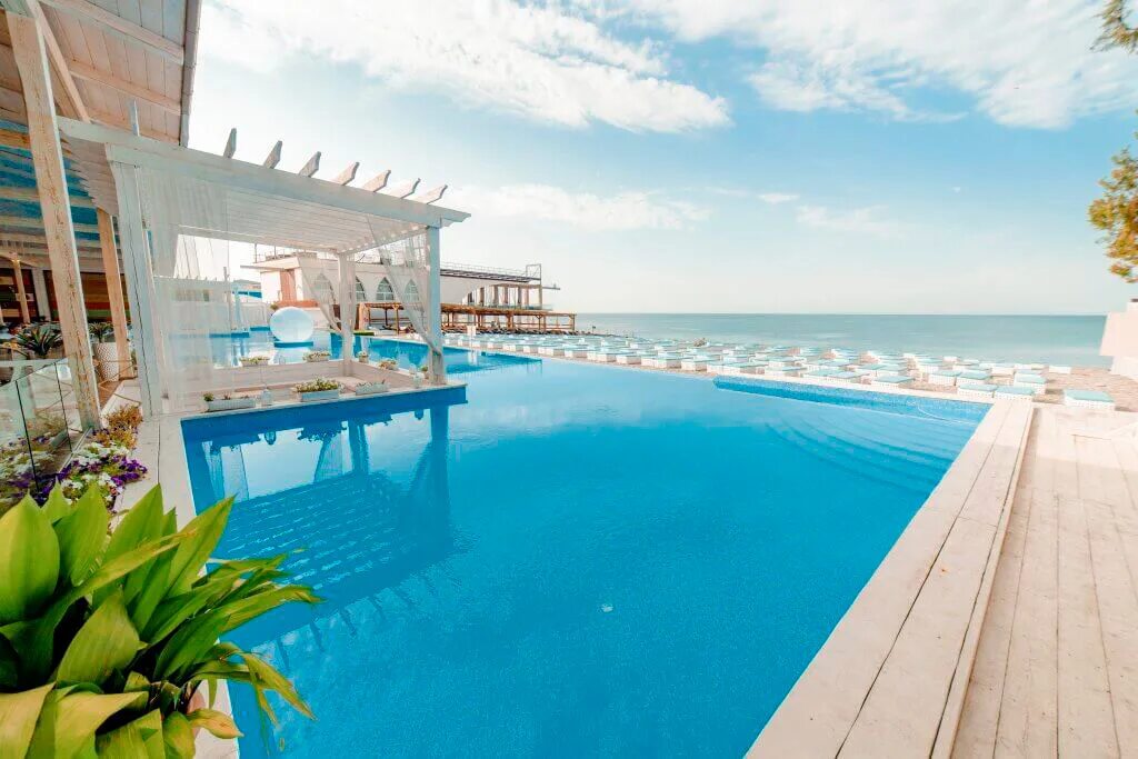 Лоо гостевой дом. Сочи морской бриз гостевой. Гостевой дом кристалл ул. Тормахова, 3а, жилой район лазаревское, сочи. Отдых на море сочи 2024 с бассейном.