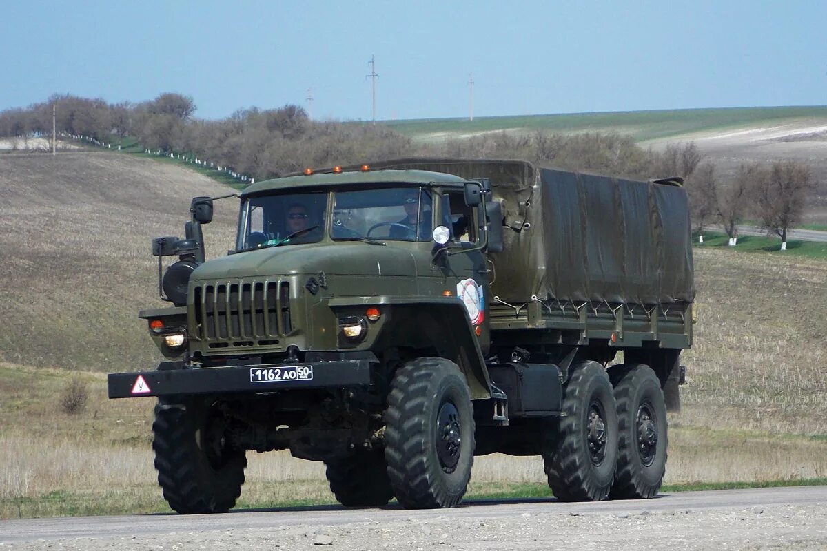 Св урал. Урал 4320 армейский. Урал 4320 тягач армейский. Автомобиль Урал Урал 4320. Военный Урал 4320-31.