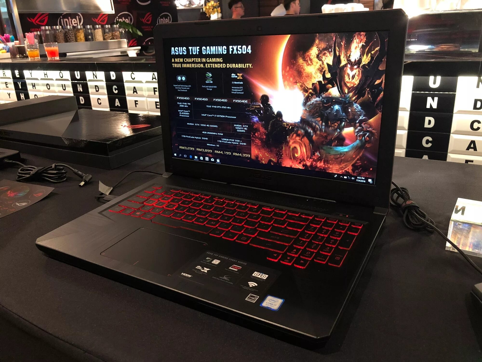 Asus game tuf fx504. ASUS fx504g. ASUS TUF Gaming fx504. Ноутбук асус с красной подсветкой. Ноутбук ASUS черный с красной подсветкой.