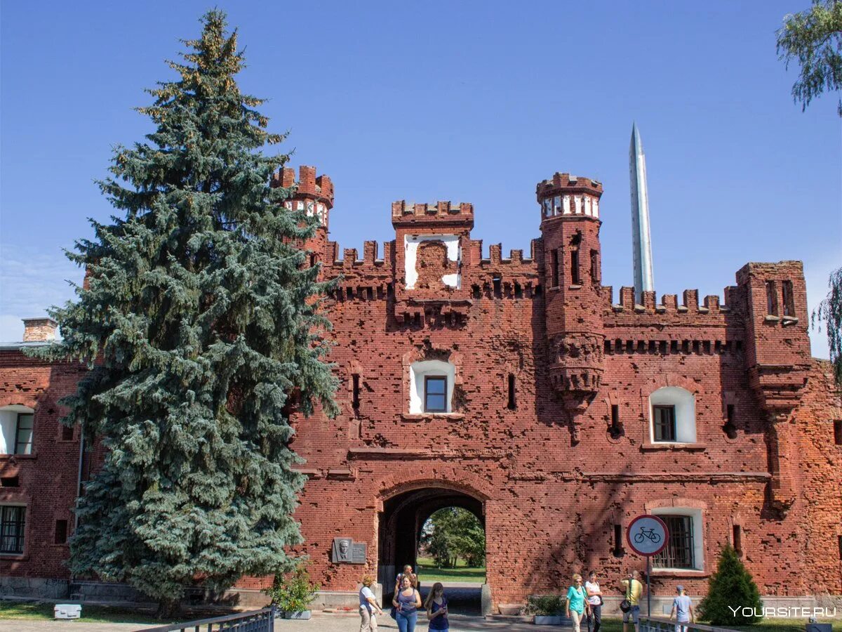 Достопримечательности беларуси брестская крепость. Брестский арбат улица советская. В каком году город брест стал советским. В каком году город брест стал советским. Центральная улица бреста.