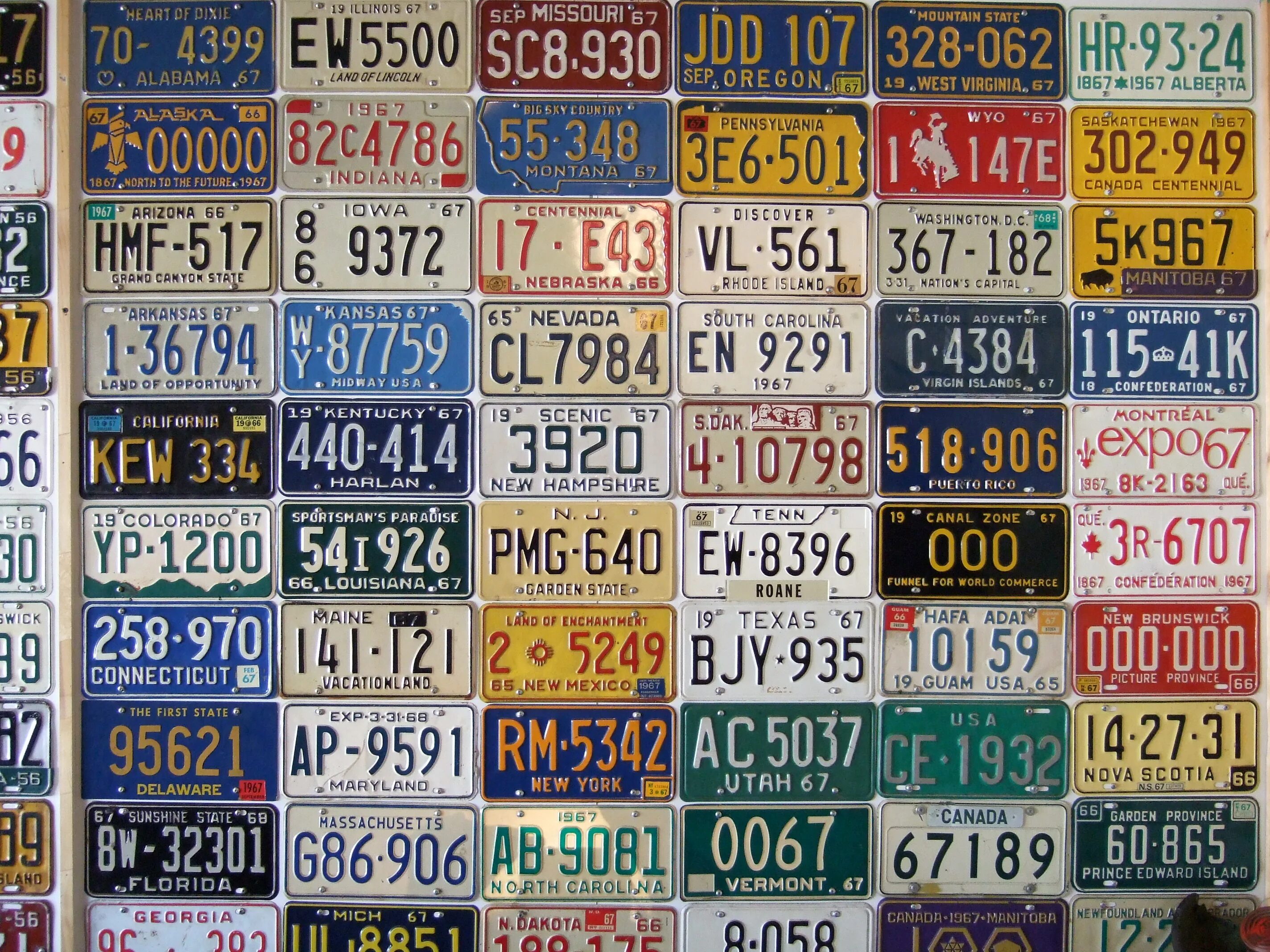 Номер страны 66. Американские автомобильные номера. Номерные знаки разных стран. Американские номера машин. Старые американские номера машин.