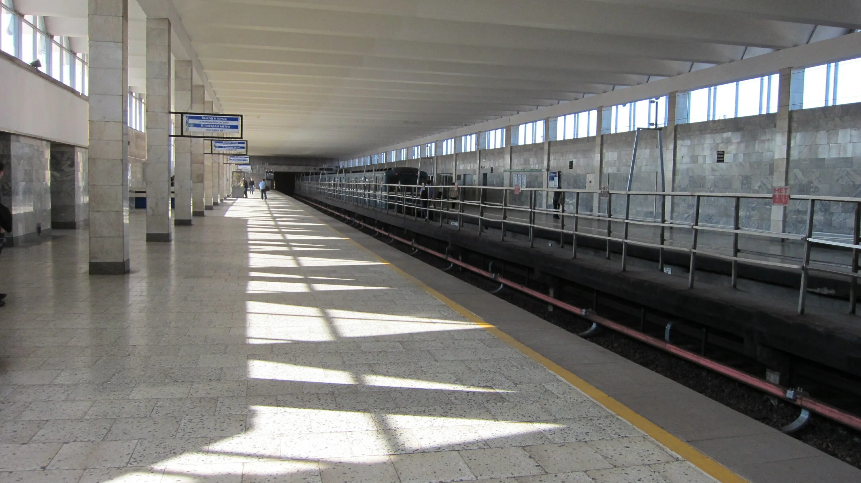 Метро рыбацкое работает. Станция метро рыбацкое санкт-петербург. станция рыбацкое питер. рыбацкое метро спб. метро петербурга станция рыбацкое.