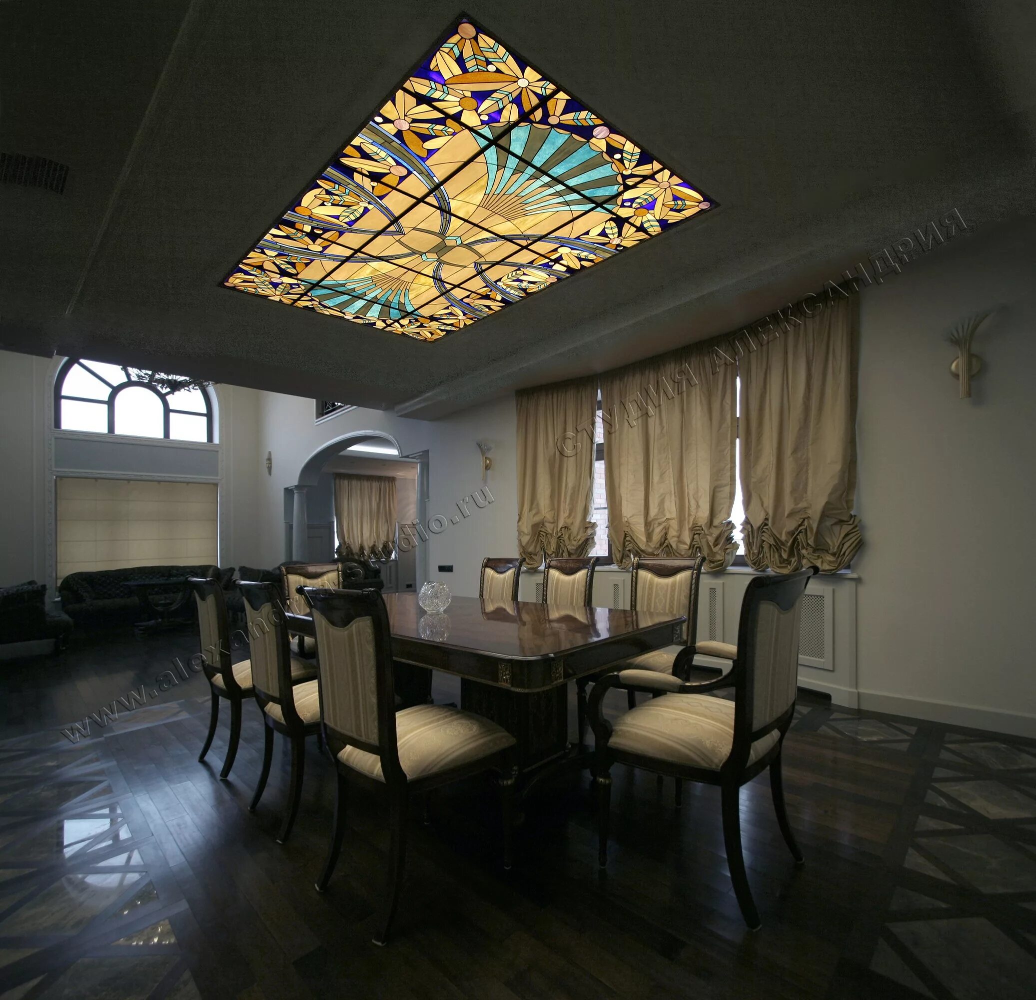 Двери александрия в интерьере. Студия александрия. Фотостудия с витражами москва. Студия александрия. Александрия мастерская.