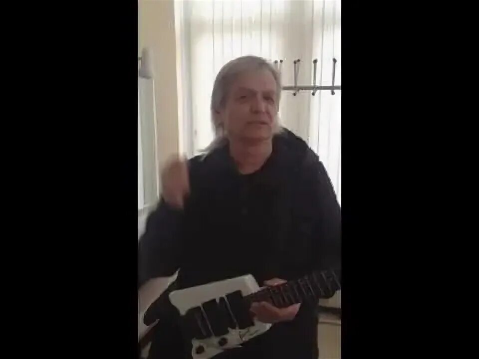 Кирков гитарист. Кирков гитарист. Трухильо роберт бас гитара. Басист металлики роберт трухильо. Андрей александрович смирнов земляне.