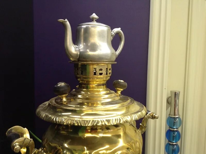 Чайник никелированный кольчугинский. Металлический заварочный чайник для самовара. Чайник заварочный для самовара. Заварочный чайник для турецкого самовара. Заварной чайник металлический к самовару.