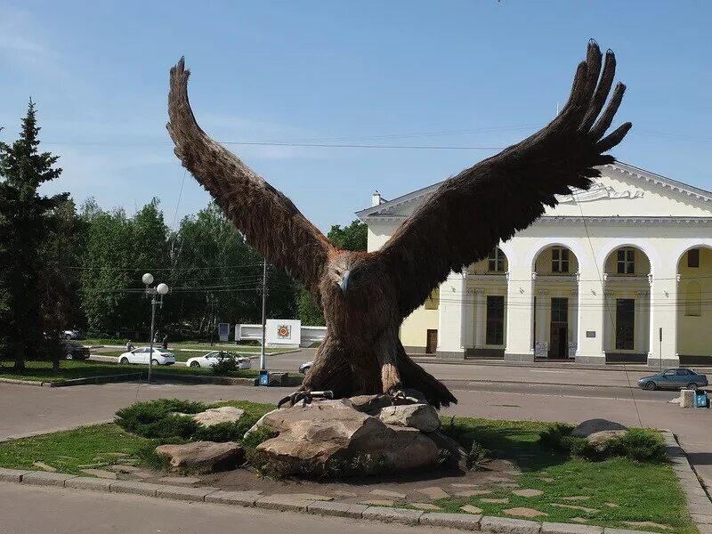 Город Орел Орловская область. Город Орел памятник Орлу. Город Орел памятники вокзал. Памятник Орлу в Орле на вокзале. Город орел орловская область россия