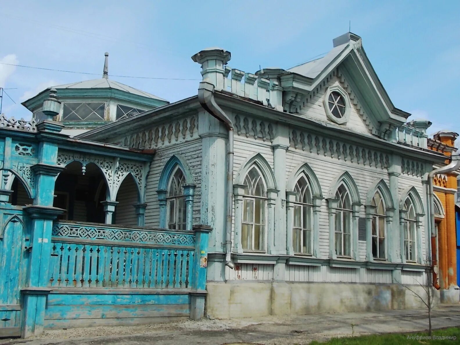 Особняк купца Заборина Ульяновск. Старинные здания Ульяновска. Льва Толстого исторические дома Ульяновск. Краеведческий музей Ульяновск. Ульяновск здания города