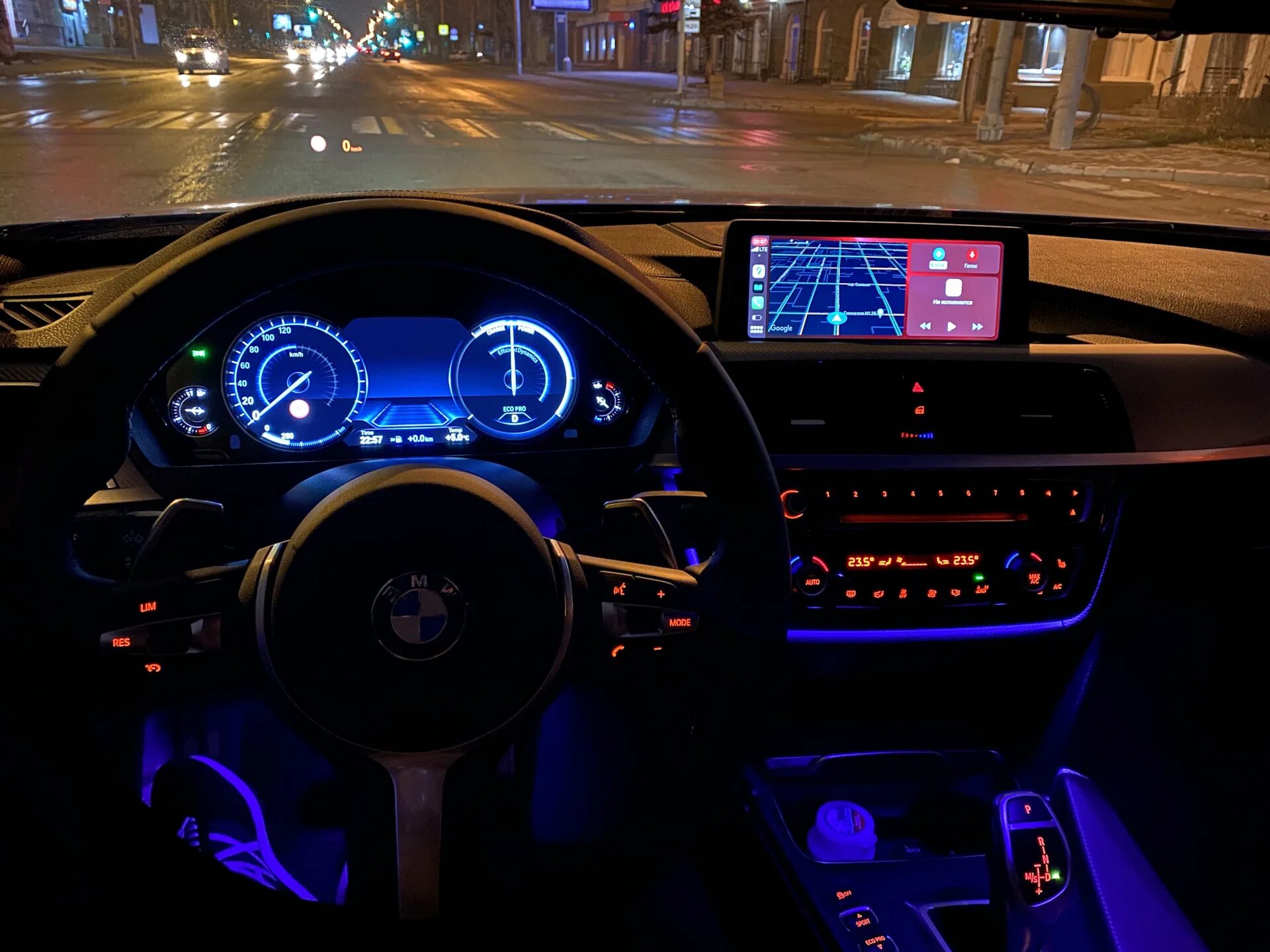 Bmw x5 подсветка. Подсветка салона БМВ е30. BMW g20 подсветка салона. BMW x5 g05 подсветка. BMW 4 f36 салон ночью.
