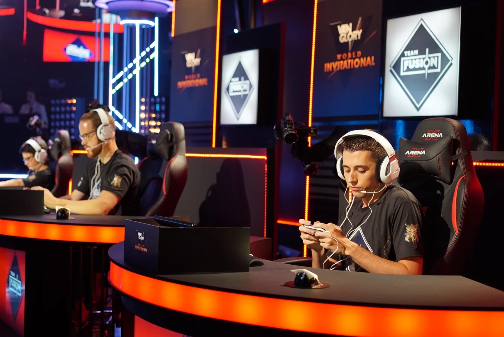 Мобильный киберспорт. Киберспорт mobile. Мобильный киберспорт 2020. Мобильный киберспорт. Турнир по мобильным играм.