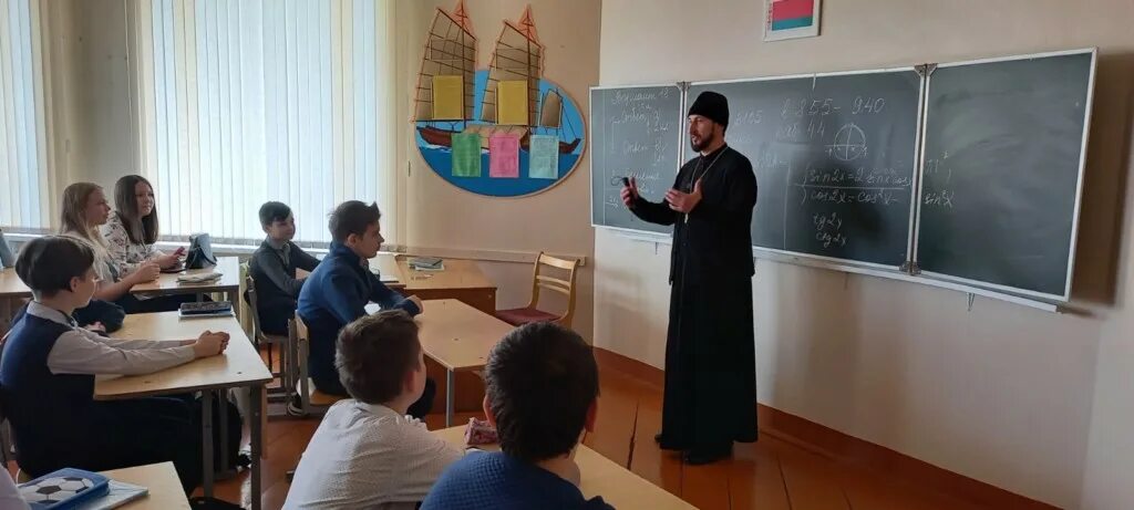 Жлобин школа 7. Школы города жлобин преподаватели. Школьники в школе. 13 школа жлобин внутри. Гомельская область жлобин 16 микрорайон детская школа искусств №2.