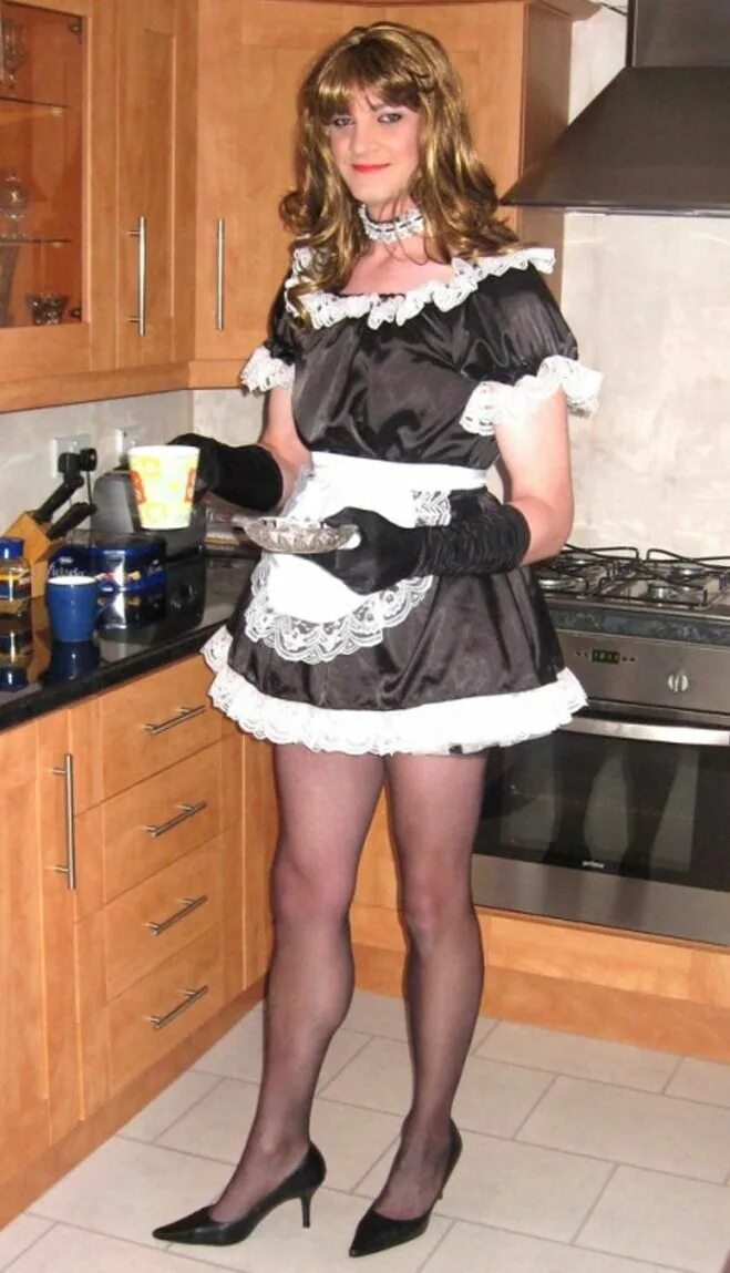 Дженнифер джонс crossdresser. Жена переодела мужа в женскую одежду. Переоделся в женское платье. Переодели в женское платье сисси. Парня переодели в платье.