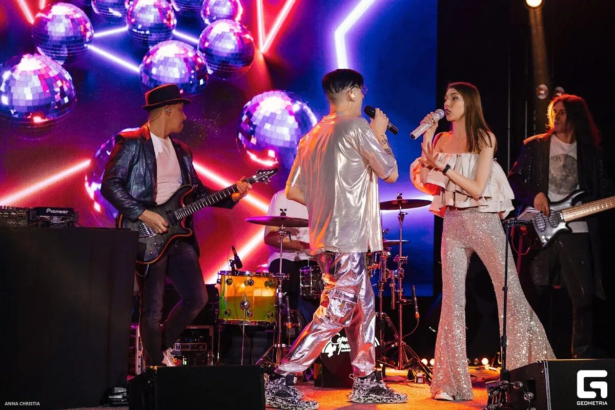 Сарафан радио краснодар. Группа блэкберри самара. Сарафан радио кавер группа. Сарафанное радио группа. Caver группа краснодар.