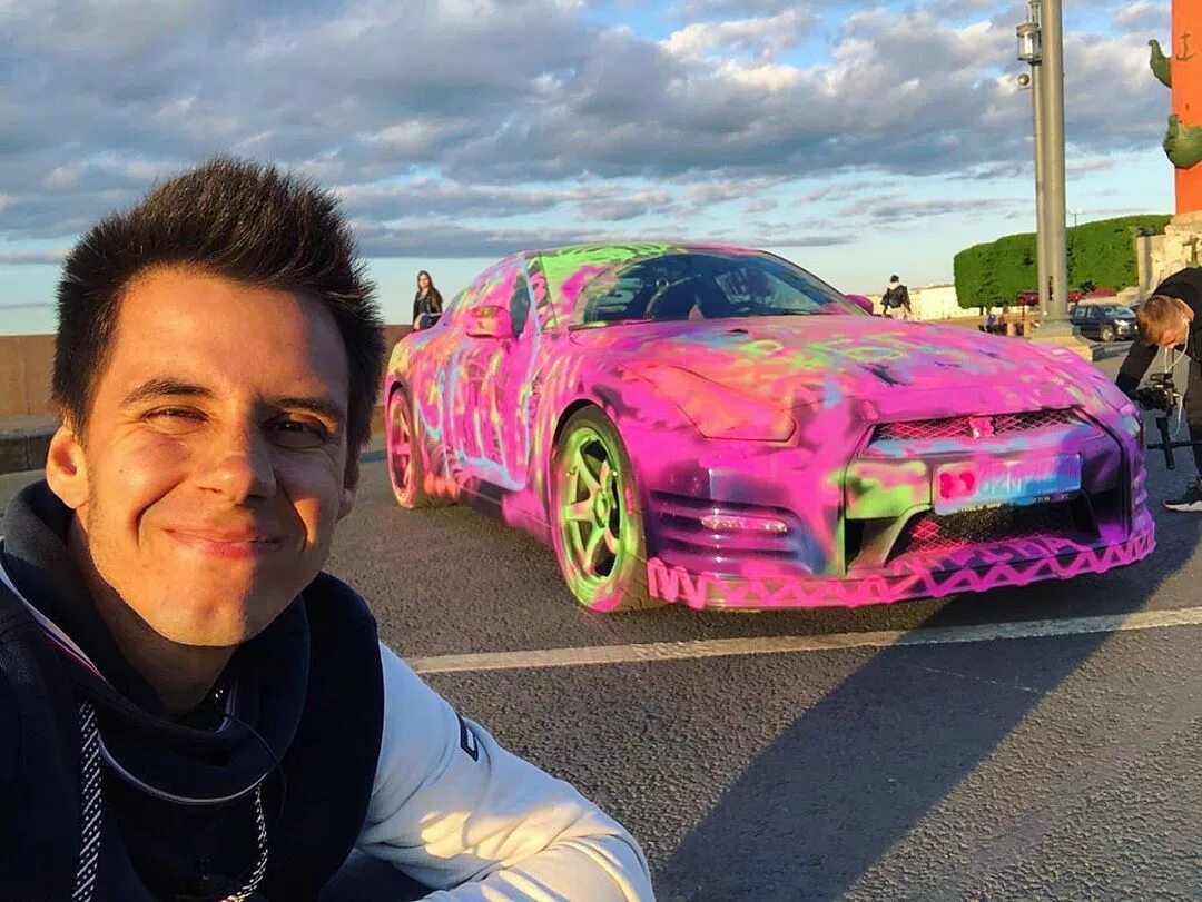 Автоблогер эрик давидович. Блоггер про авто. Блоггер про авто. Academeg блоггер. Дима гордей блоггер.