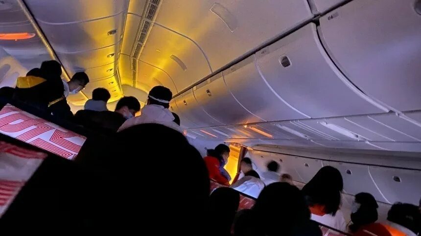 Самолет летевший в пекин. Самолет летевший в пекин. Самолет летевший в пекин. 747 джамбо джет. Китайские авиалинии эйр чайна.