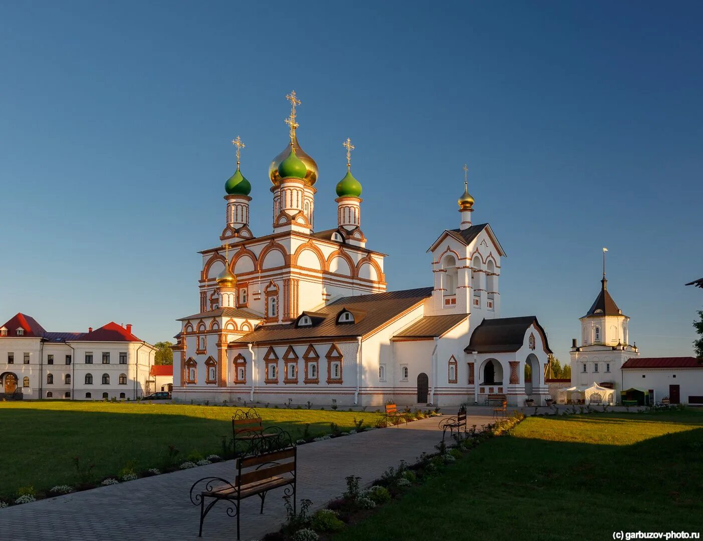 Свято-Троицкий Варницкий монастырь. Троицко Сергиев Варницкий монастырь. Варницкий монастырь Ростов Великий. Свято Троицкий Варницкий монастырь Ростов.