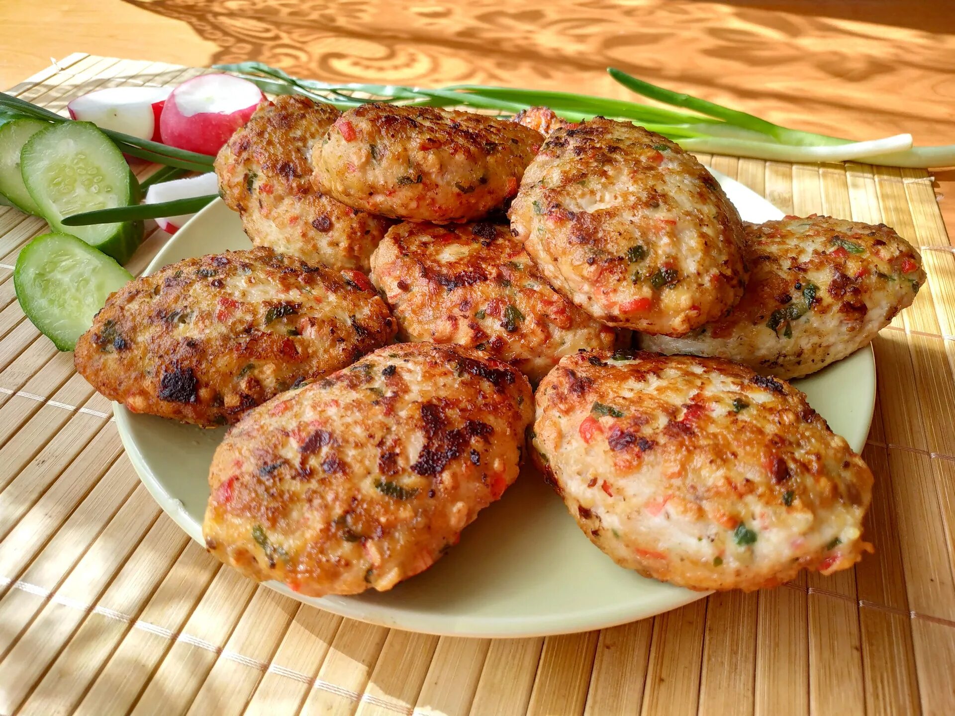 Котлеты рецепт с фото. Котлеты. Куриные котлеты. Котлеты домашние. Вкусные домашние котлеты.