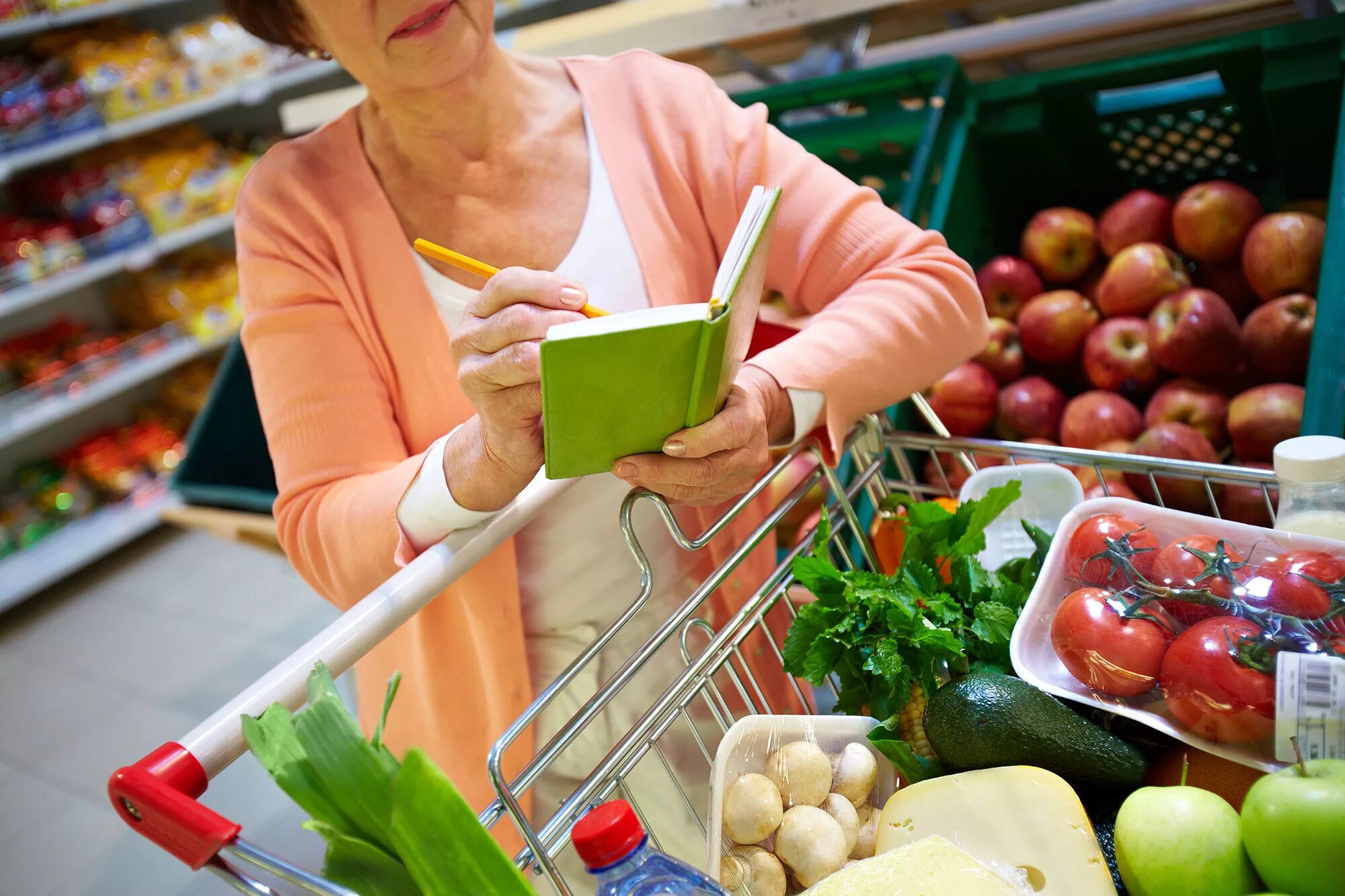 Поход за продуктами. Продукты. Продукты в супермаркете. Закуп продуктов. Покупка товаров питания