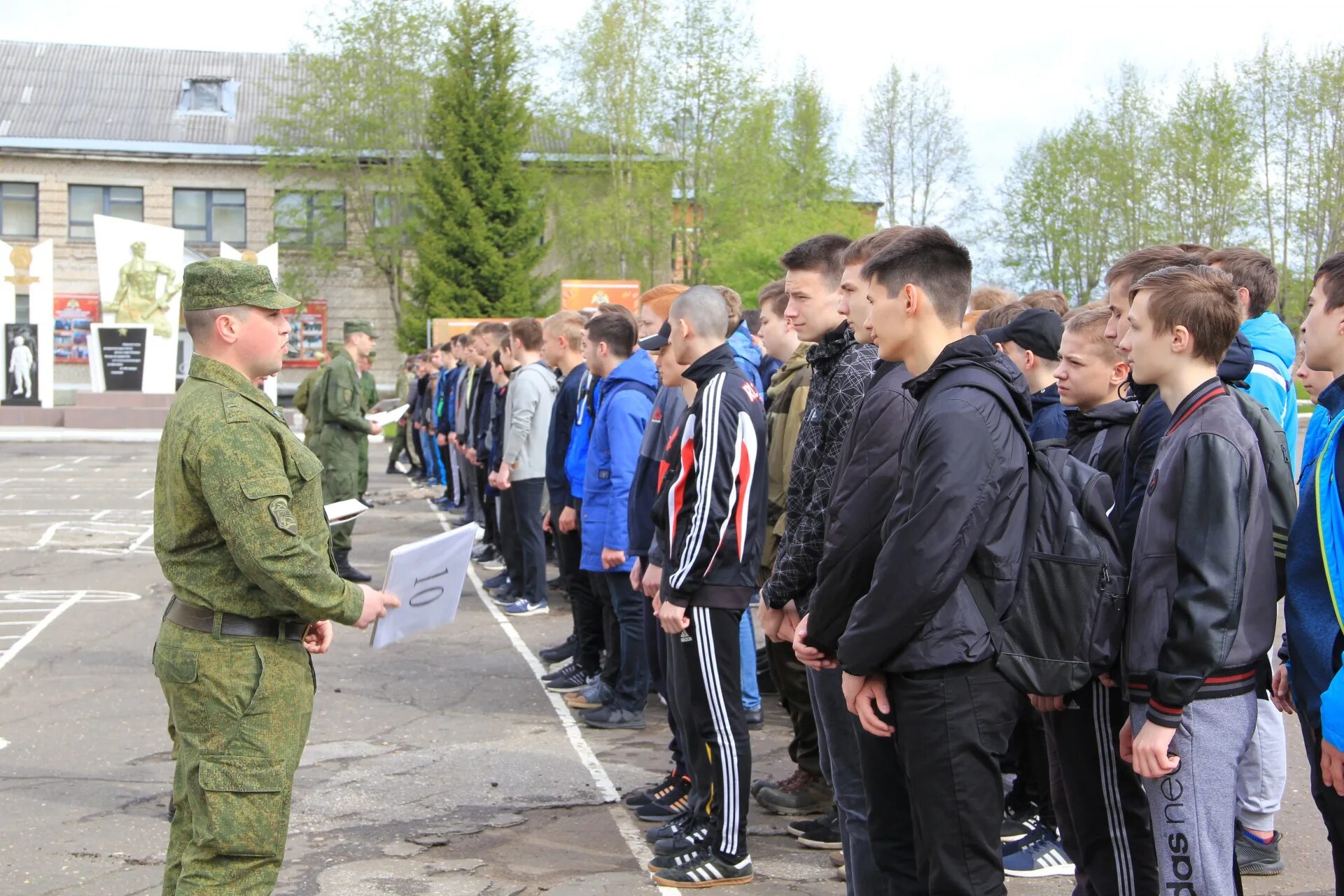 Сборы 10 класс обязательно ли. Школьники на военных сборах. Школьные военные сборы. Военные сборы школьников 10 класс. Юрья военные сборы.