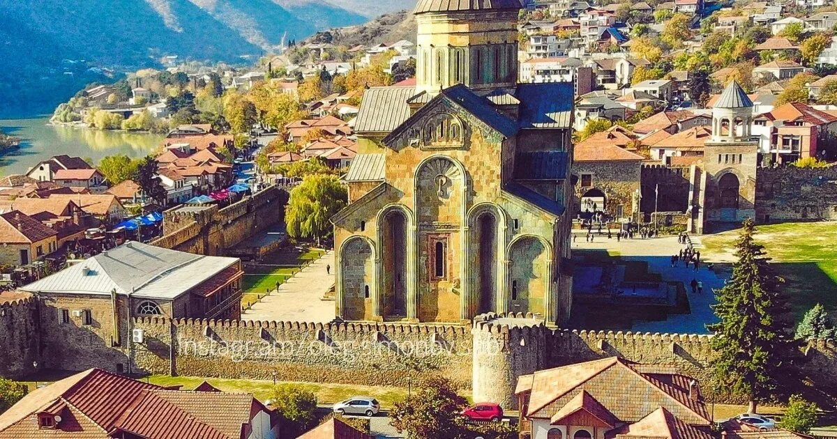 Театрон парк мцхета. Светицховели мцхета. Серные бани и площадь свободы экскурсия. Древняя тбилиси род. Первая столица грузии мцхета.