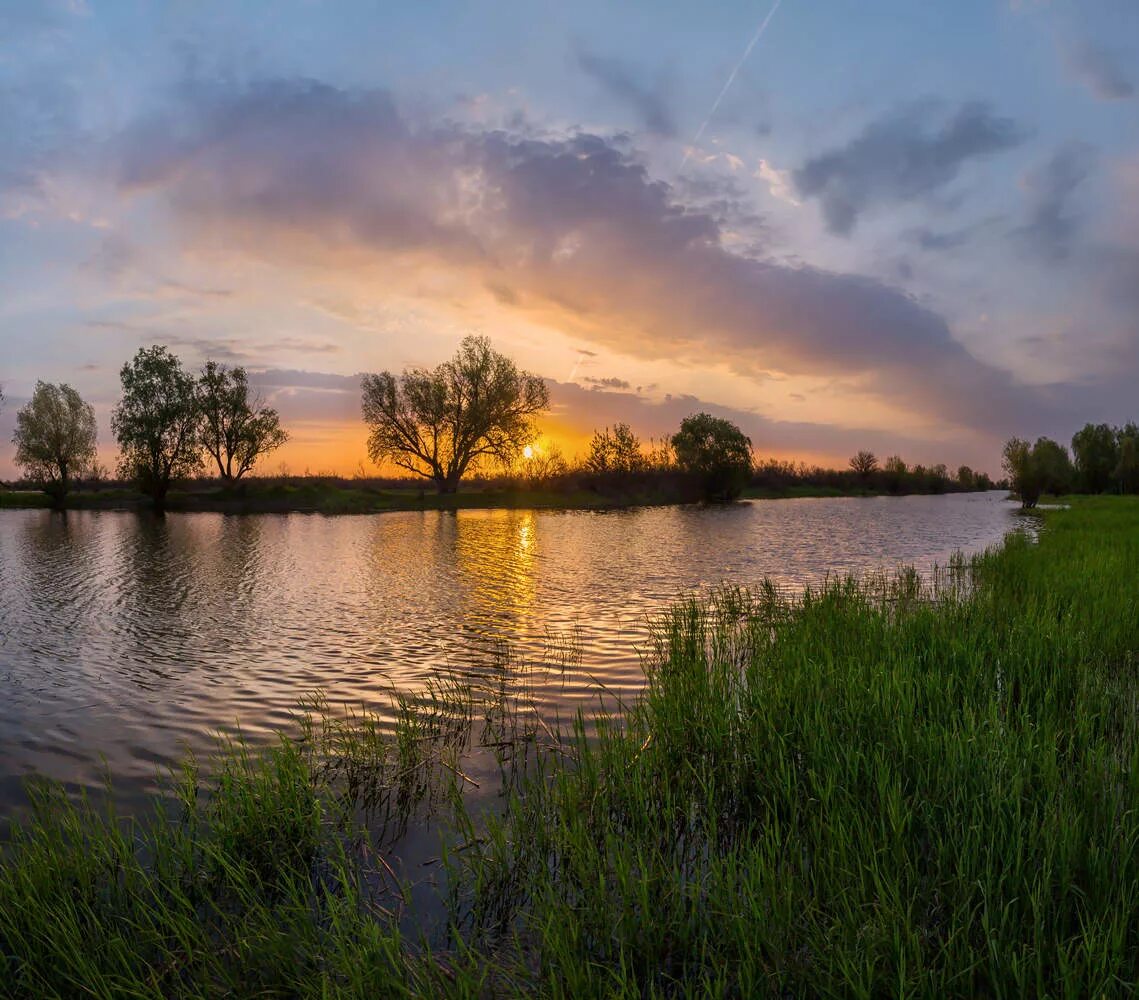 Фотографии астраханская область. Астрахань Волга природа. Река Волга Астраханская область. Волга рассвет Астрахань. Ахтубинск природа Волга.