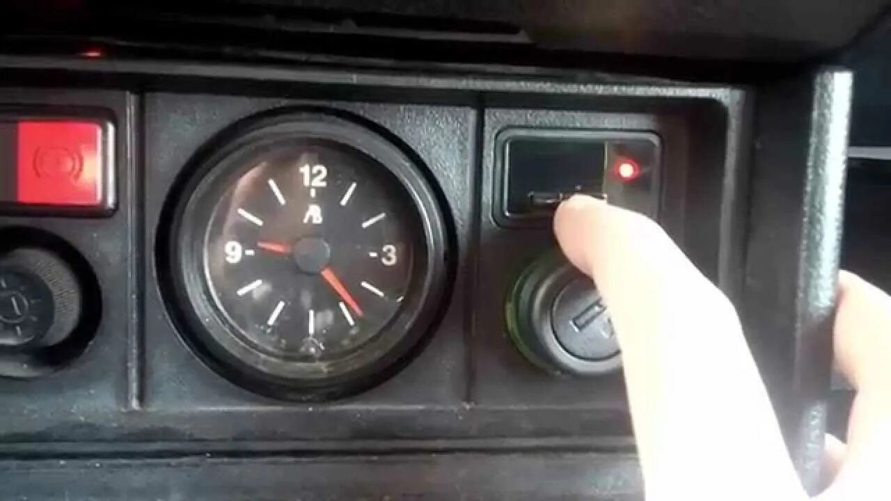 Ваз 2107 инжектор горит лампа инжектор. Лампа чек ваз 2107. лампочка чек ваз 2107 инжектор. ваз 2105 лампа check engine. чек на ваз 2107 инжектор.
