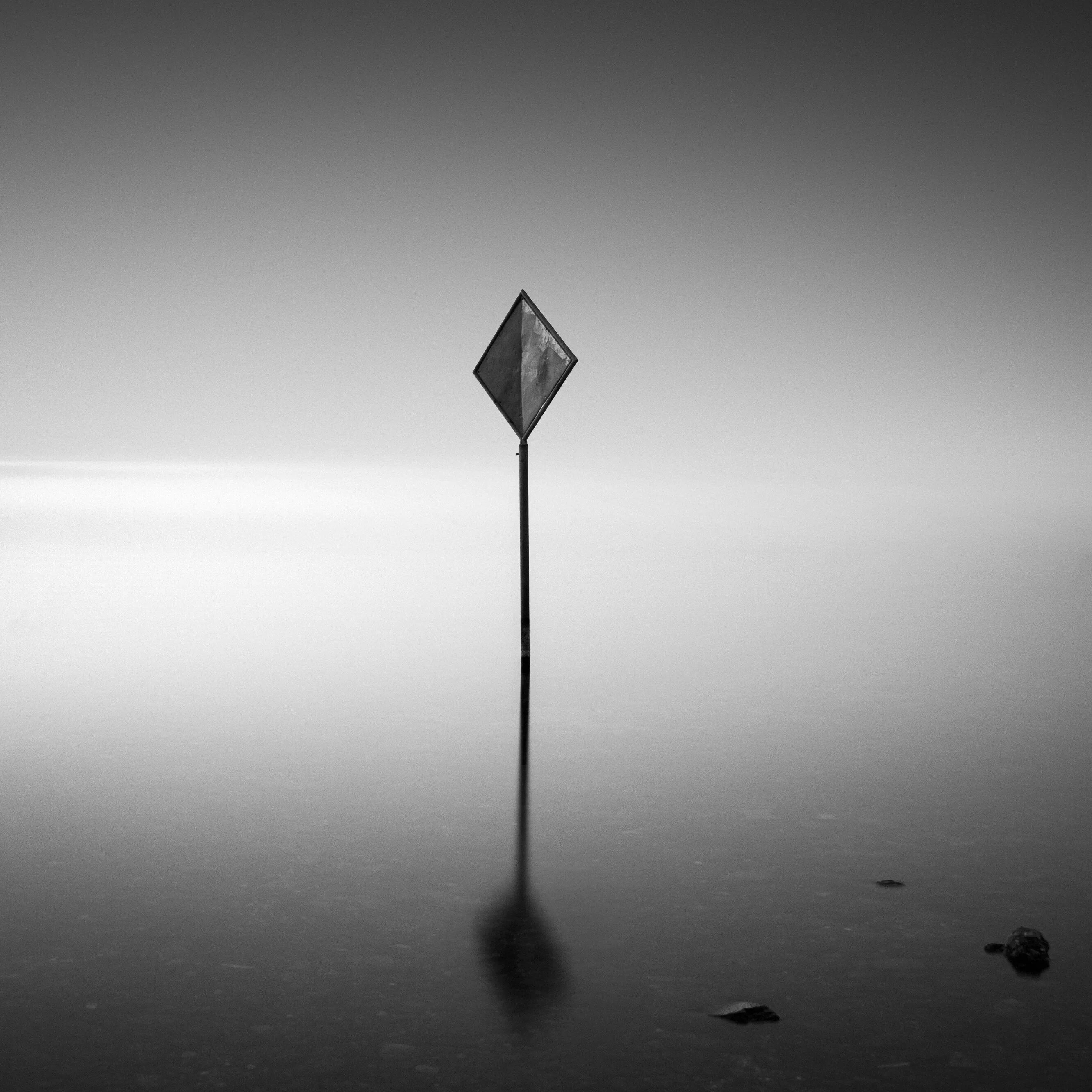 Минимализм с комфортом фигуры. Мид сенчури в интерьере. Суть минимализма. Суть минимализма. Современный минимализм в интерьере.