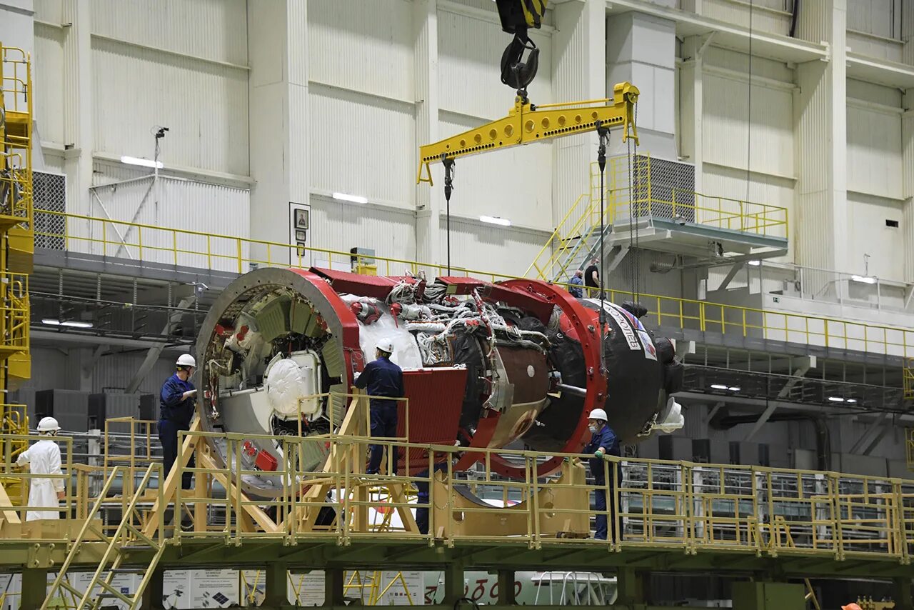 Союз мс 21. Союз мс-21 на космодроме. союз мс 21 сбоку. предприятия роскосмоса.