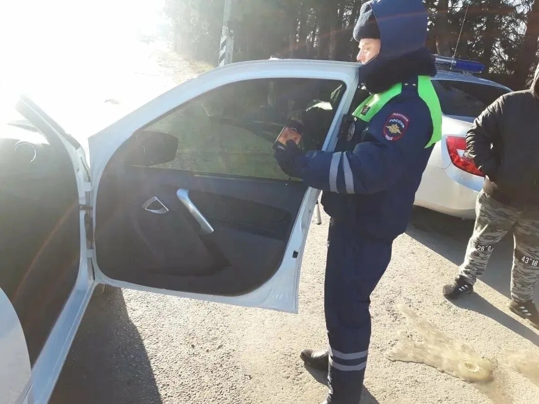 Тонировка передних боковых стекол штраф. Тонированная дпс. гаишник тонировка. штраф за тонировку в 2025. задержание за тонировку.