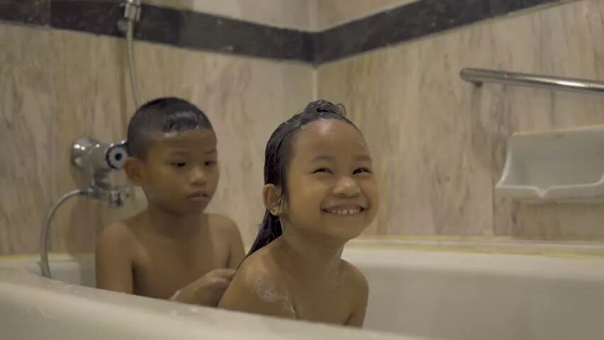 Японская дочь Bath. Японии дети семейство ванной. Девочка Bath time. Kids Bath time девочки. Дочь япония без цензуры