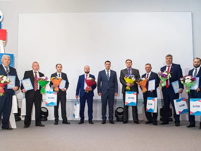 Фото ооо мубр в мегионе. Мубр. Славнефть мубр. Мегионское убр. Юбилейная обложка.