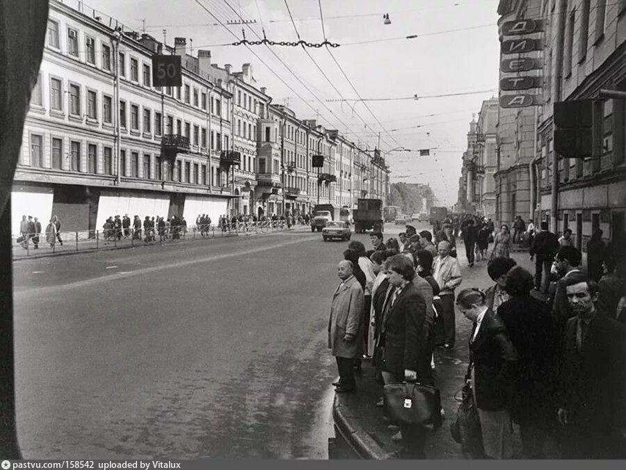 Ленинград улица ленина. Улицы ленинграда. Бородинская улица ленинград 1952. Ленинград ул салтыкова щедрина. Вид из старых окон питер.