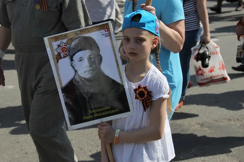 Улица жолтовского в москве. Улица бессмертная. Малышева 19 екатеринбург. Шествие бессмертного полка в москве. Ролингс брянск.