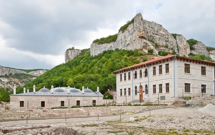 Ашлама сарай ул басенко 18а бахчисарай фото. Салачик бахчисарай музей. ашлама сарай бахчисарай. бахчисарай кафе салачик. зынджырлы медресе в бахчисарае.