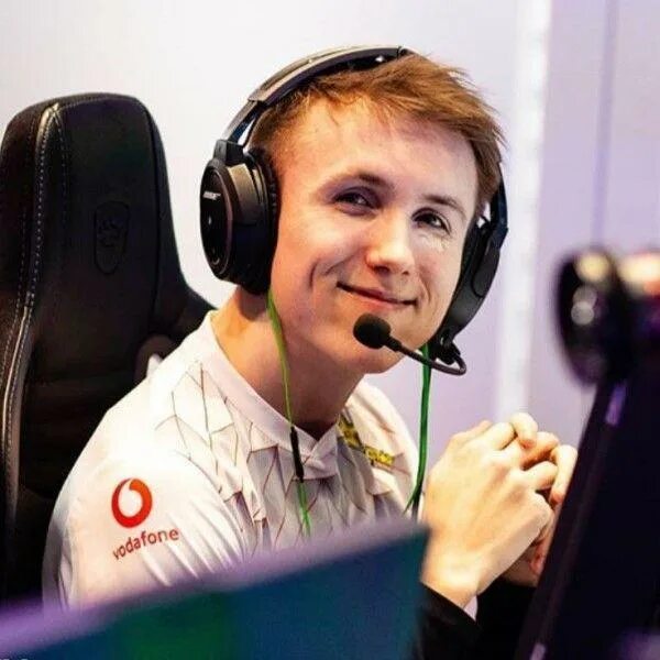Ropz cs. Ropz crosshair. Ropz аватарка. Ропз фейз. Ropz crosshair.